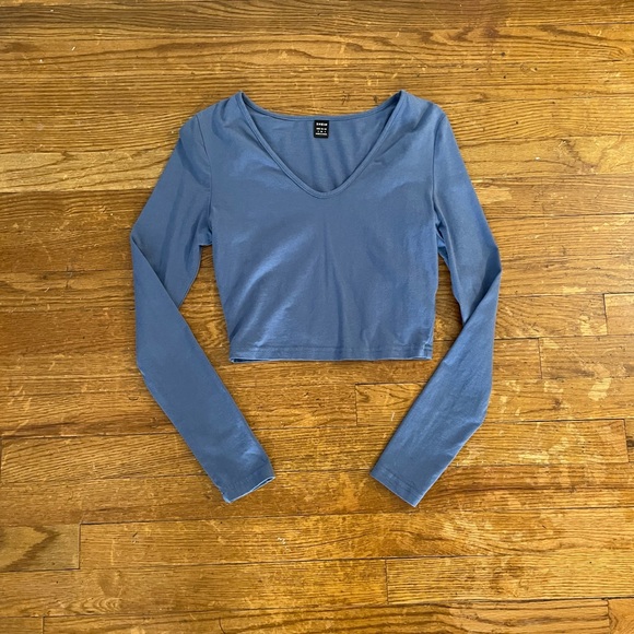 Fashion Nova and SHEIN Long Sleeve Crop Tops - Picture 6 of 9